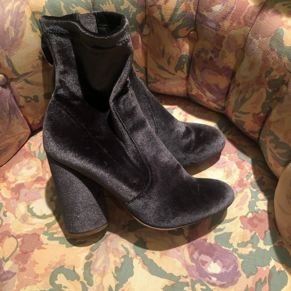Steve Madden Gray Velvet Booties Size 7.5